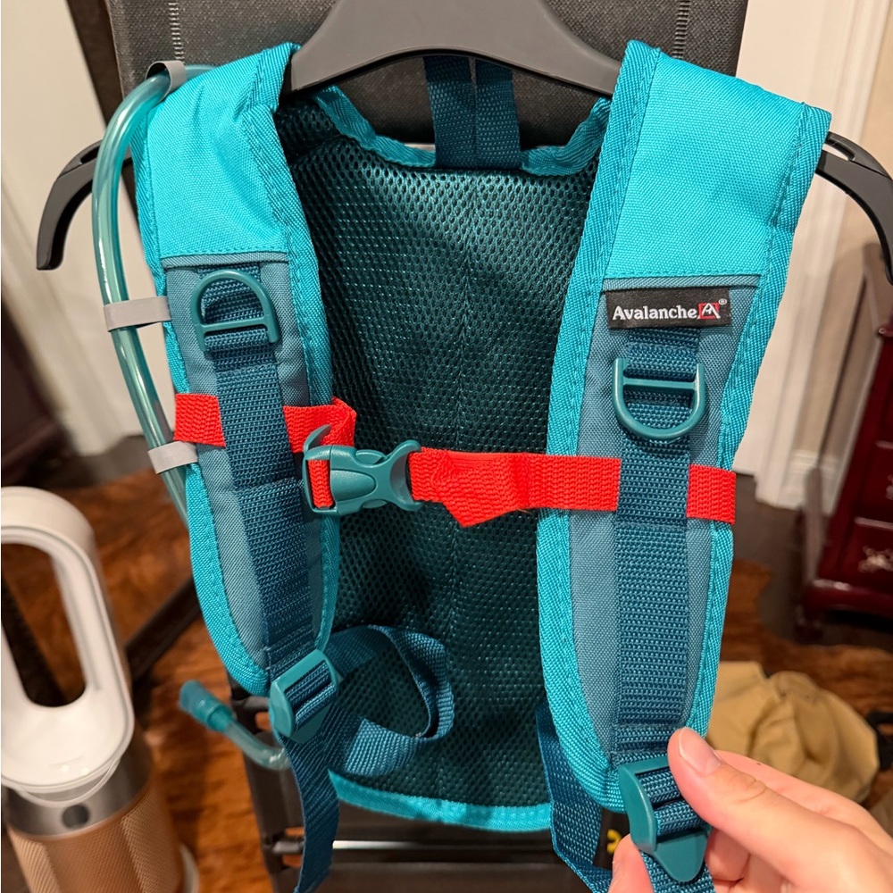 Avalanche Hydration Backpack - Picture 4 of 5